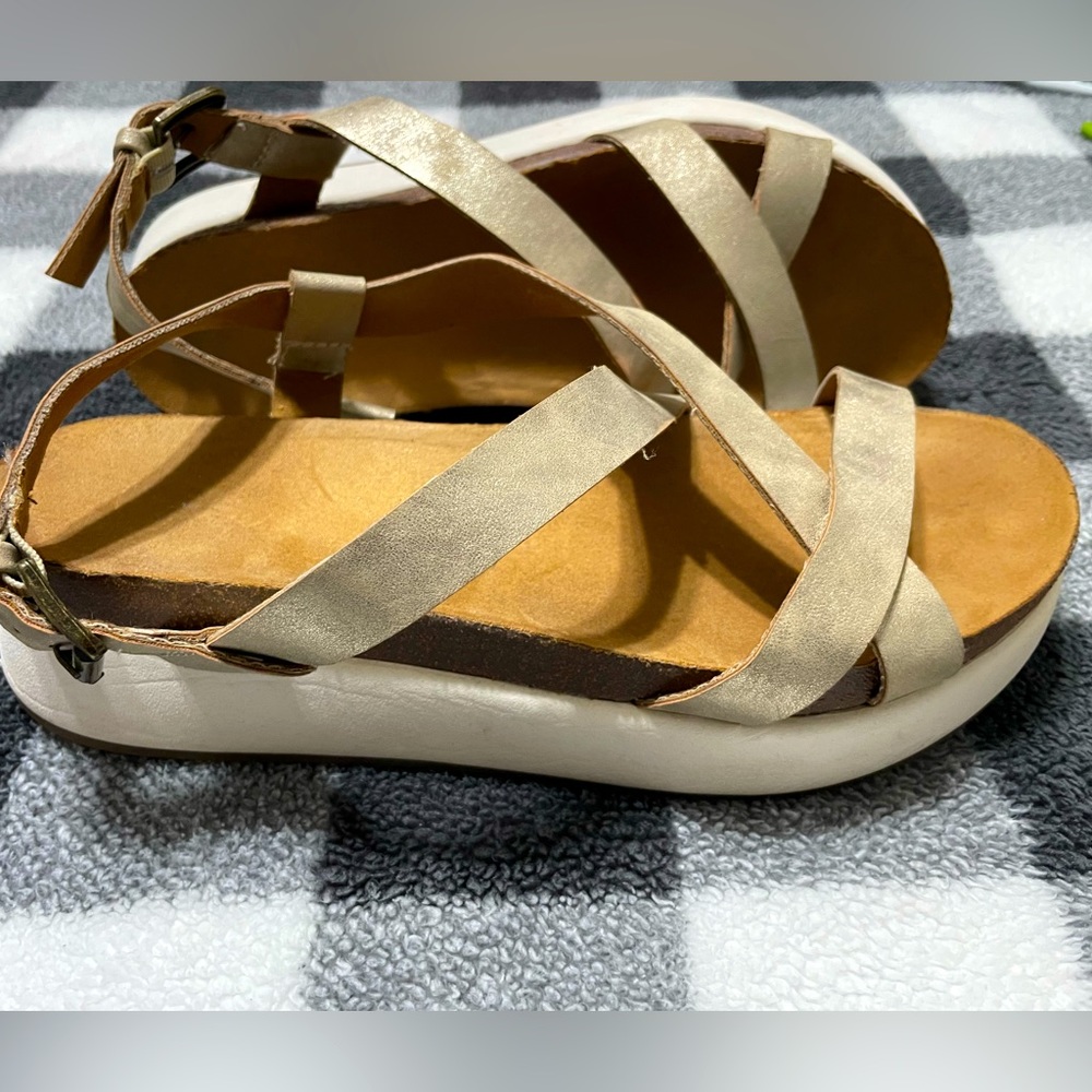 Vapor wedge platform sandal size 9.5